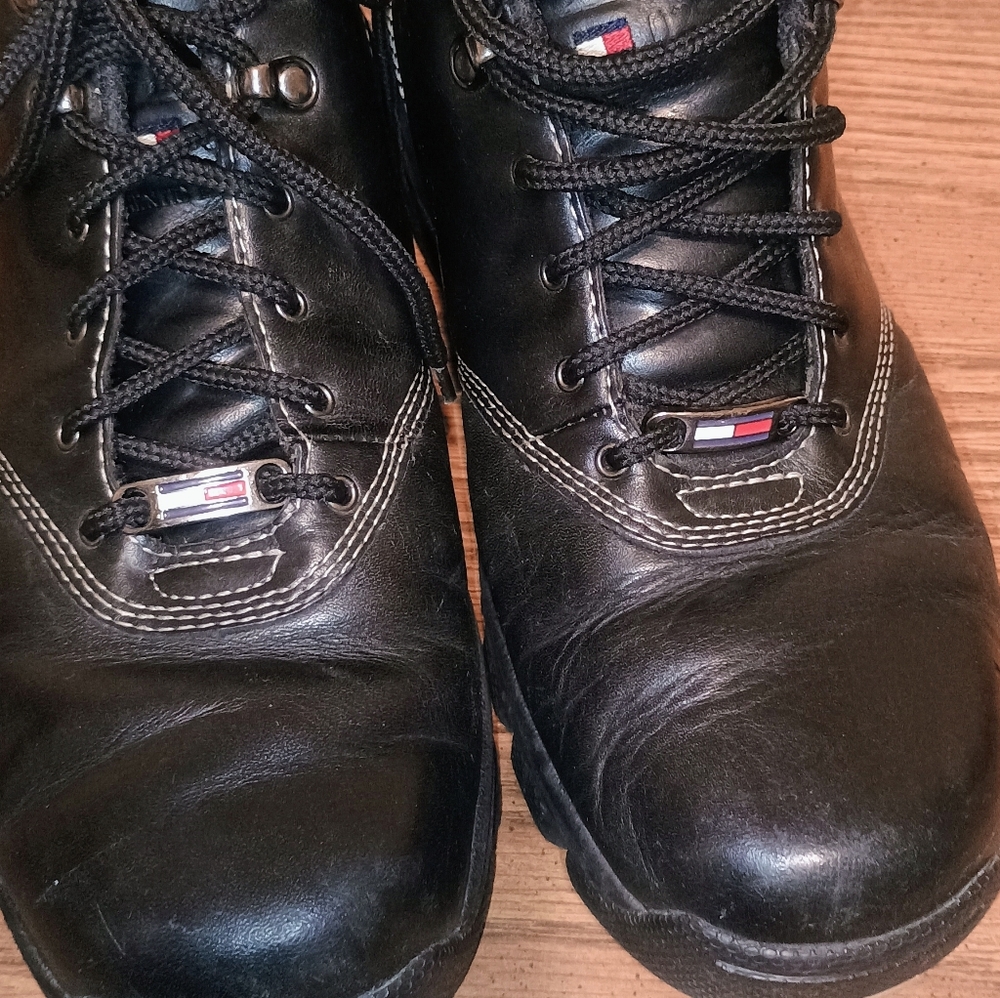 Tommy Hilfiger Women's 8.5 Lace Up Ankle Biker Boots. - Picture 2 of 5